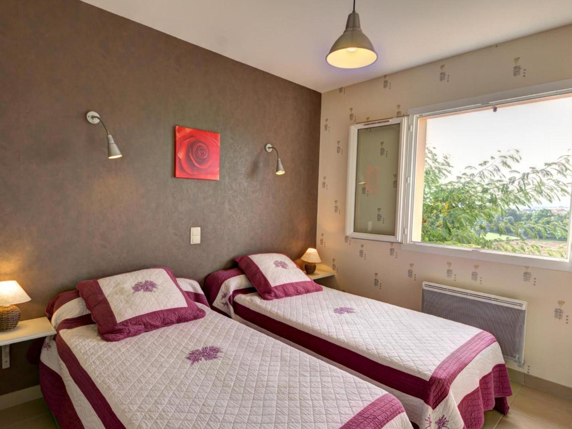 Gite Cosy Avec Poele, Terrasse Et Jardin Prive A Saint-Forgeux-Lespinasse - Fr-1-496-37 Екстериор снимка