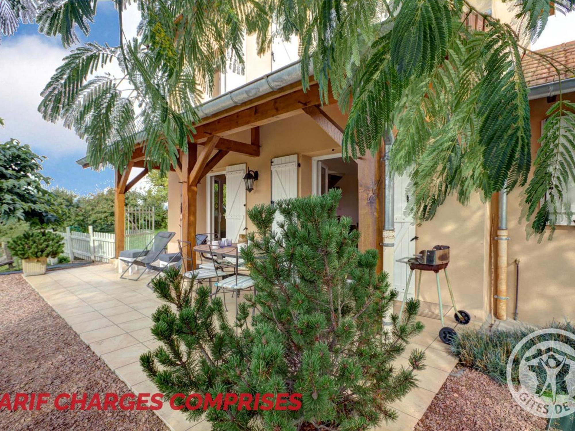 Gite Cosy Avec Poele, Terrasse Et Jardin Prive A Saint-Forgeux-Lespinasse - Fr-1-496-37 Екстериор снимка
